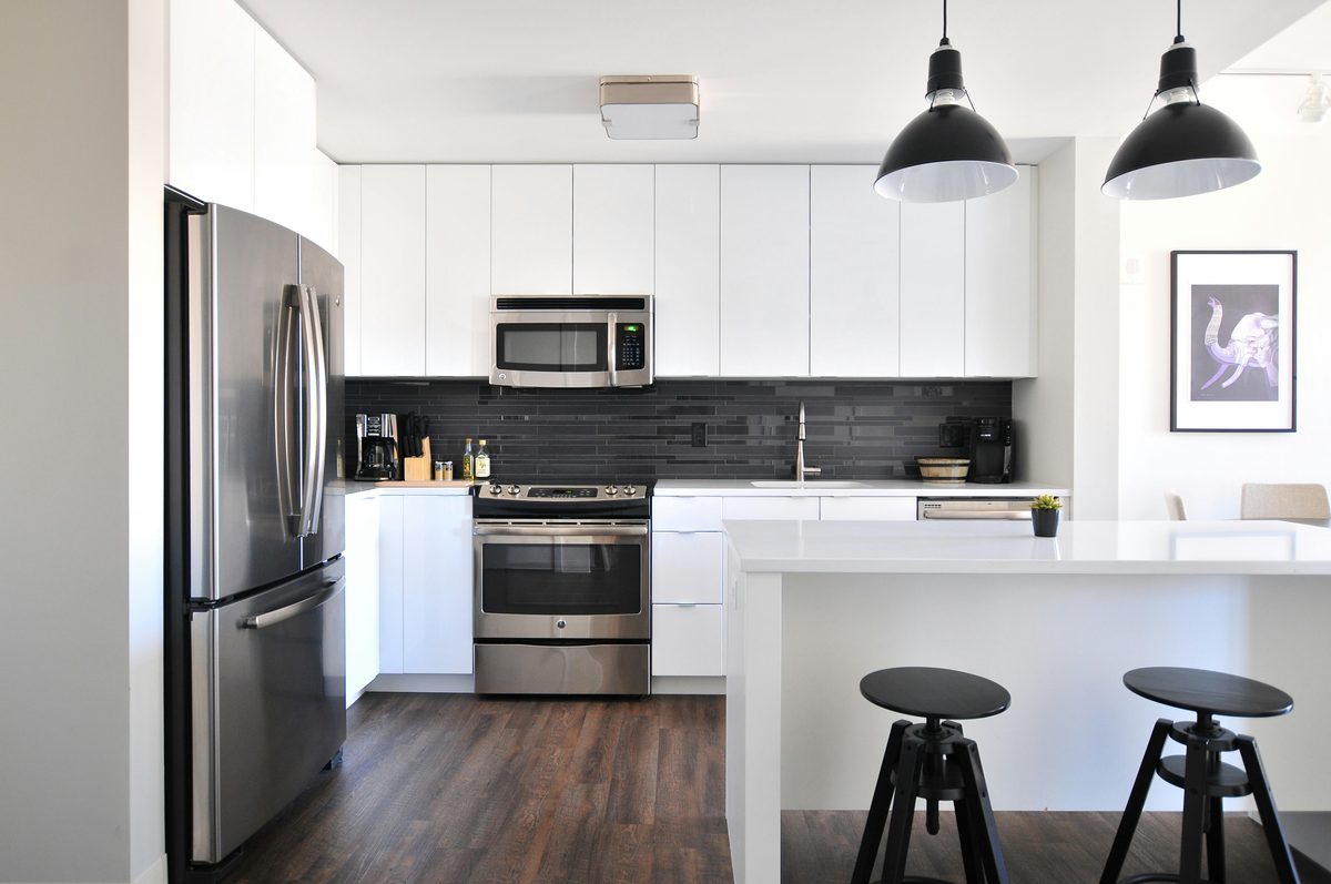 Spotless modern kitchen with clean worktops and appliances